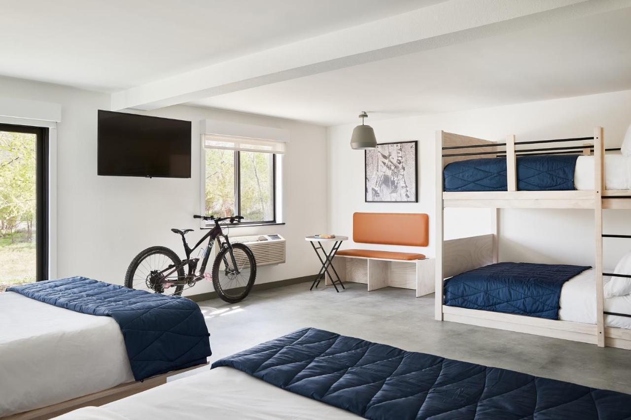 Field Station Joshua Tree Hotel ยุคคาแวลลีย์ ภายนอก รูปภาพ